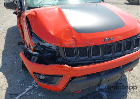 2019 Jeep Compass Trailhawk 4X4 z USA, uszkodzony, nr VIN 3C4NJDDB1KT793885